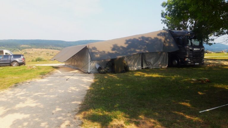Sátortábor telepítése szabadtéren – SIGST